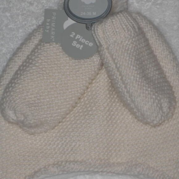 NWT Primark 24-36 Months Cream 2 Piece Set Hat Cap Pom Beanie & Mittens Gloves - Picture 7 of 12